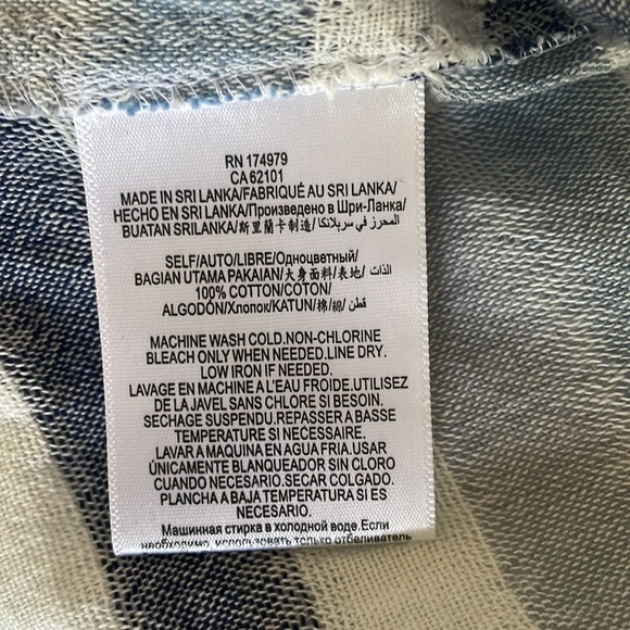 BCBGeneration Cropped Blouse Blue and White Striped Wide Fit Flutter Sleeve - Picture 8 of 8